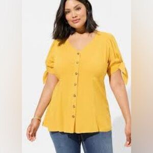 Torrid Fit N Flare Rayon Slub Top Tied Short Sleeve Sz 4X Maize Yellow Button Up